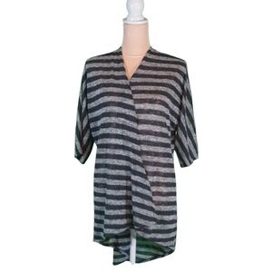 LuLaRoe short sleeve knit wrap